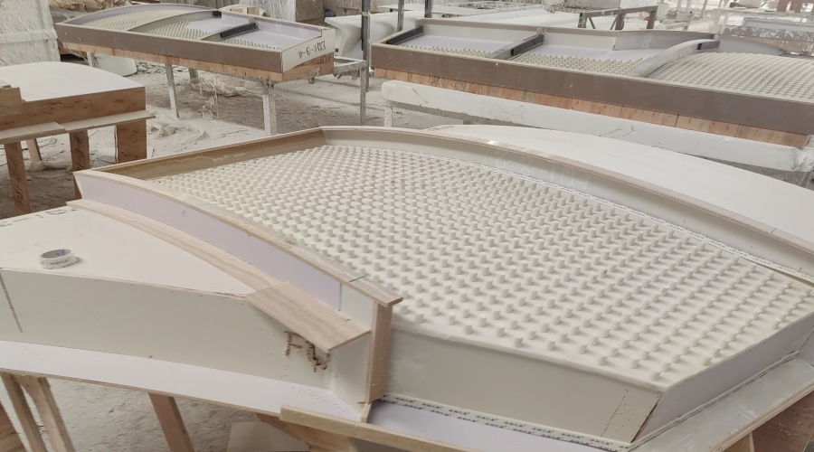 南寧工業職業技術學院會堂GRG穿孔板吊頂